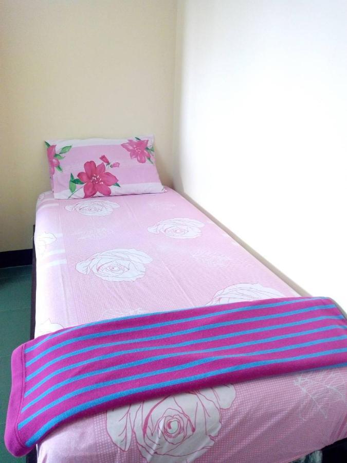 Suthiwan Place Bed and Breakfast Nakhon Pathom Esterno foto